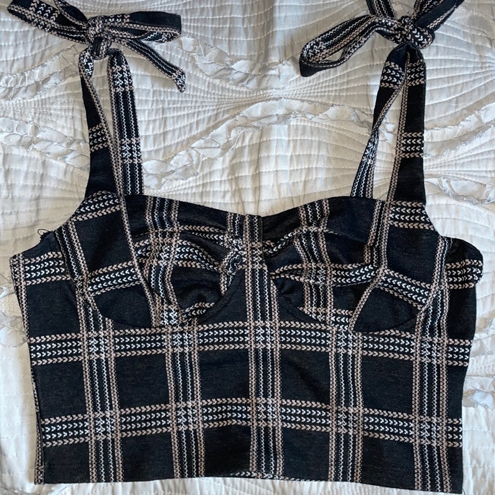 SLEEVELESS CROP TOP - Picture 1 of 3